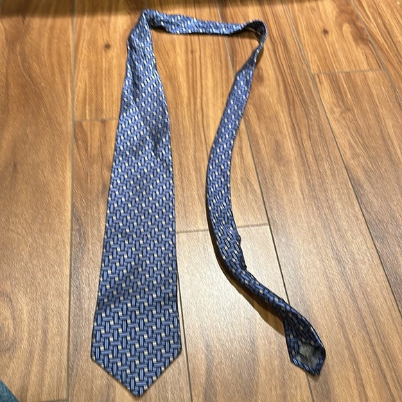 Blue Silk rectangular patterned necktie. - Picture 2 of 5